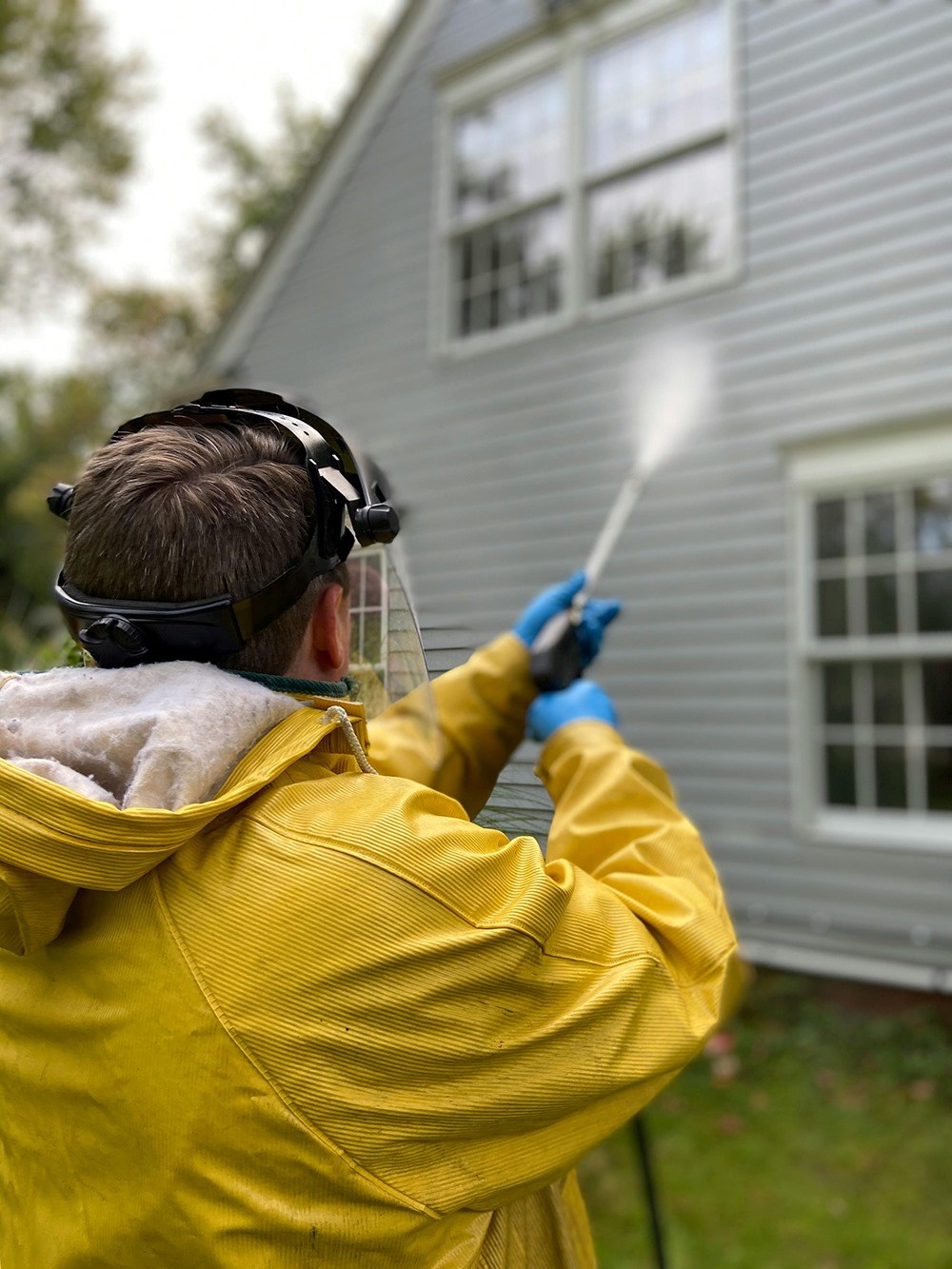 handyman power washing siding