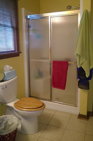 Colonial Park Bathroom Remodel - Before
