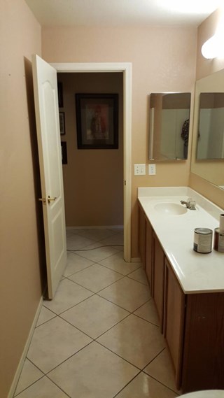 Older Style Bathroom Counter with 1 sink