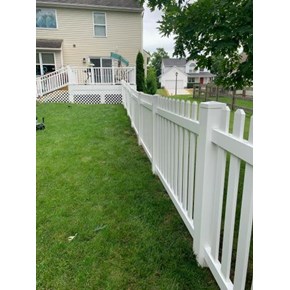 Pressure Wash Vinyl Fencing