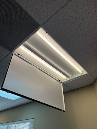 Ace Handyman Services fluorescent light before in Port St. Lucie, FL