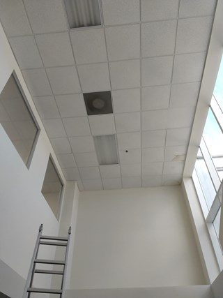 Ace Handyman Services fluorescent light bulbs before photo in Port St. Lucie, FL