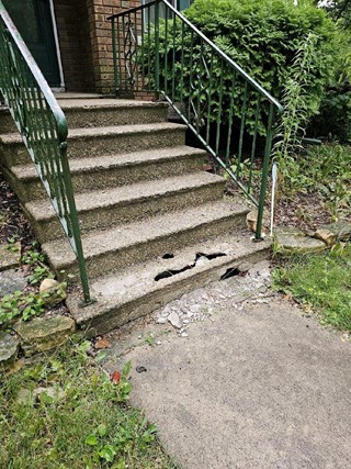 Ace Handyman Services of Lincoln Way repaired concrete steps