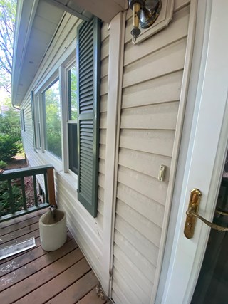 Ace Handyman Services of Lincoln Way siding replacement after