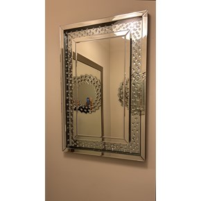 Wall mirror in Jessup, MD 4-2023