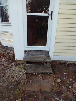Back entry steps in Billerica 