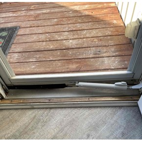Door closing piston install