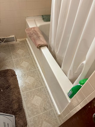 Bathtub silicone removal in Coon Rapids, MN