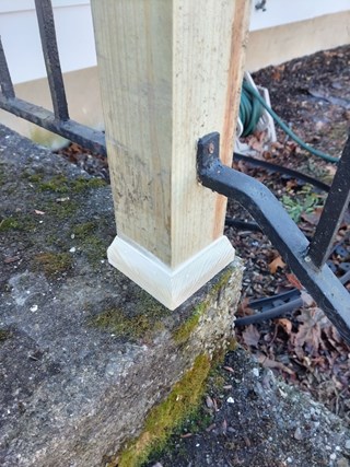The pillar in Saratoga after Handyman Pete repaired it.