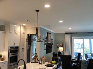 crown-molding-installed-by-professional-carpenter-in-the-kitchen