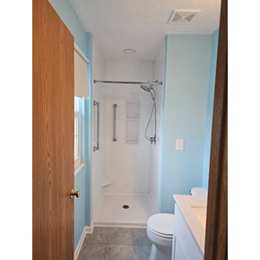 Ace Handyman Services completed a bathroom remodel in Hilliard, Ohio using Onyx Collection products, Shaw flooring, and Delta fixtures