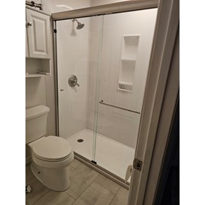 Ace Handyman Services remodeled bathroom in Westerville, Ohio using Onyx Collection Products