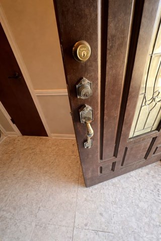 Old door handle in need of replacement in Central Houston