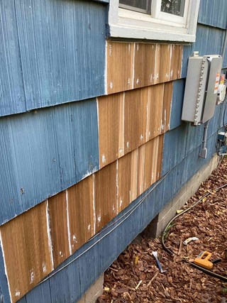 Before and after photo of damaged wood siding repaired by Ace Handyman Services in Richland, WA, restoring the home’s curb appeal and protection.