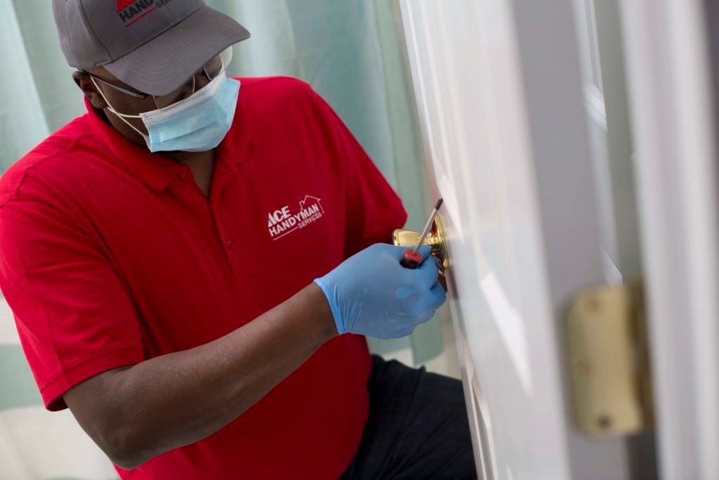 Images/Corporate Site/Blog Images/blog/2021/10/Handyman Replacing Doorknob.jpg Handyman Replacing Doorknob