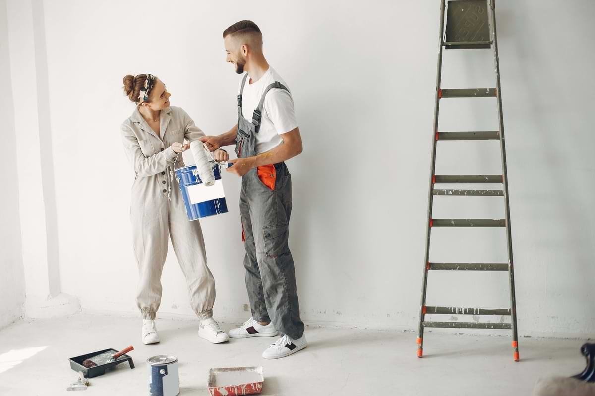 https://acehandyman-dss.ingeniuxondemand.com/Images/Offices/California/Santa Monica/Images/young-couple-repairs-room (1).jpg