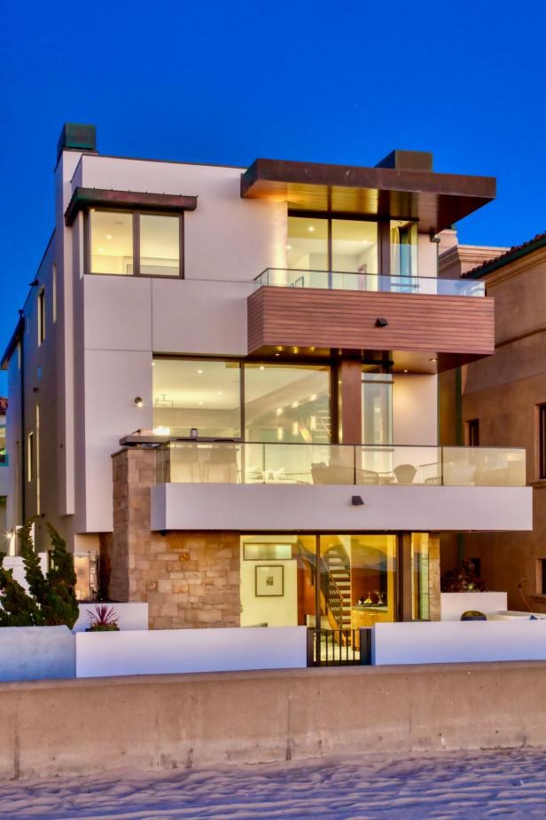 https://acehandyman-dss.ingeniuxondemand.com/Images/Offices/California/South Bay/Blog Images/hermosa beach strand home.jpeg