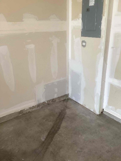 https://acehandyman-dss.ingeniuxondemand.com/Images/Offices/Illinois/Fox Valley/Blog/Drywall Repair Fox Valley 3.jpg Level 2 Garage Repair / Finish