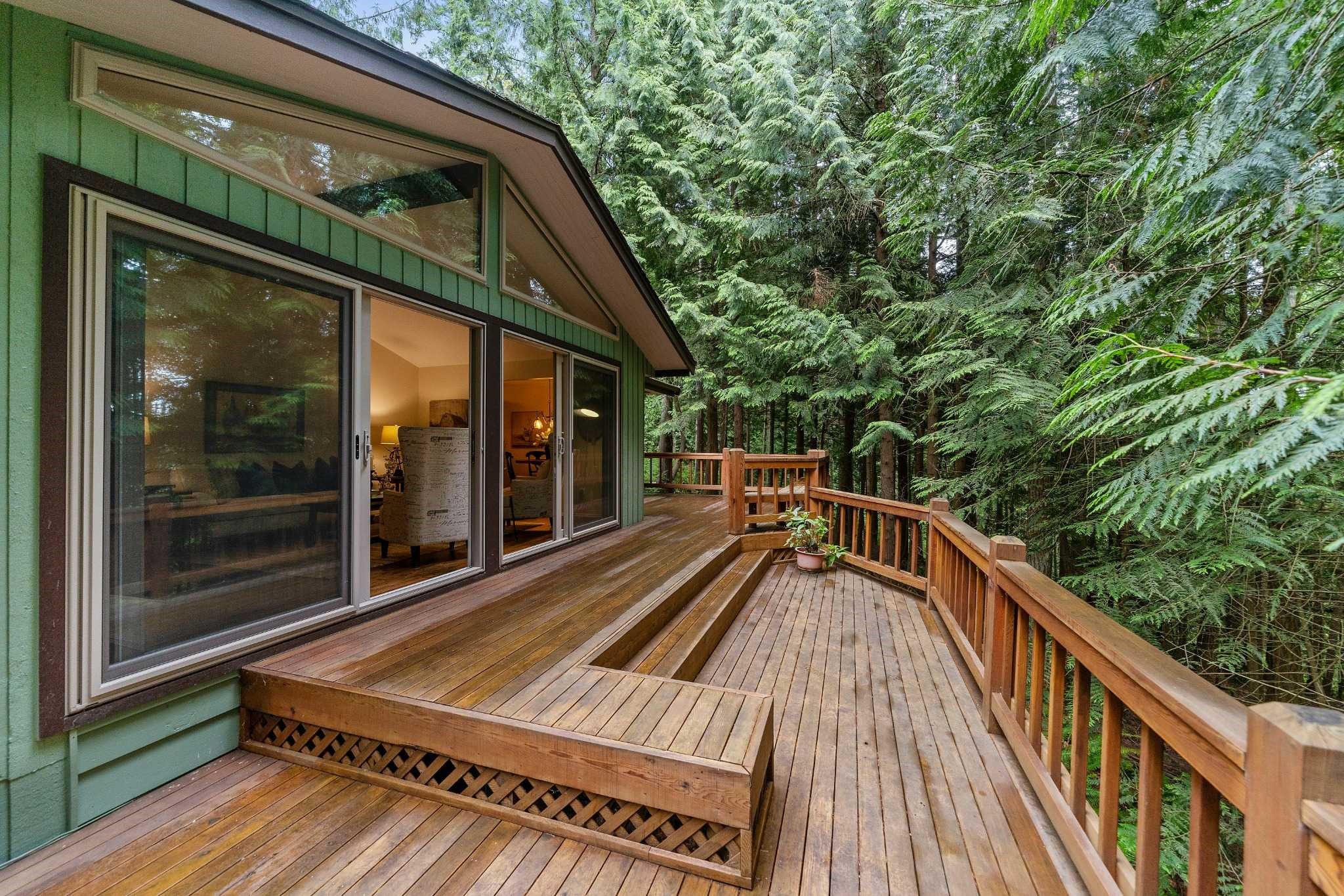 https://acehandyman-dss.ingeniuxondemand.com/Images/Offices/Michigan/Clinton Township/News and Events/AHS_Clinton_Twn_Blog_2_under500kb.jpg deck repair