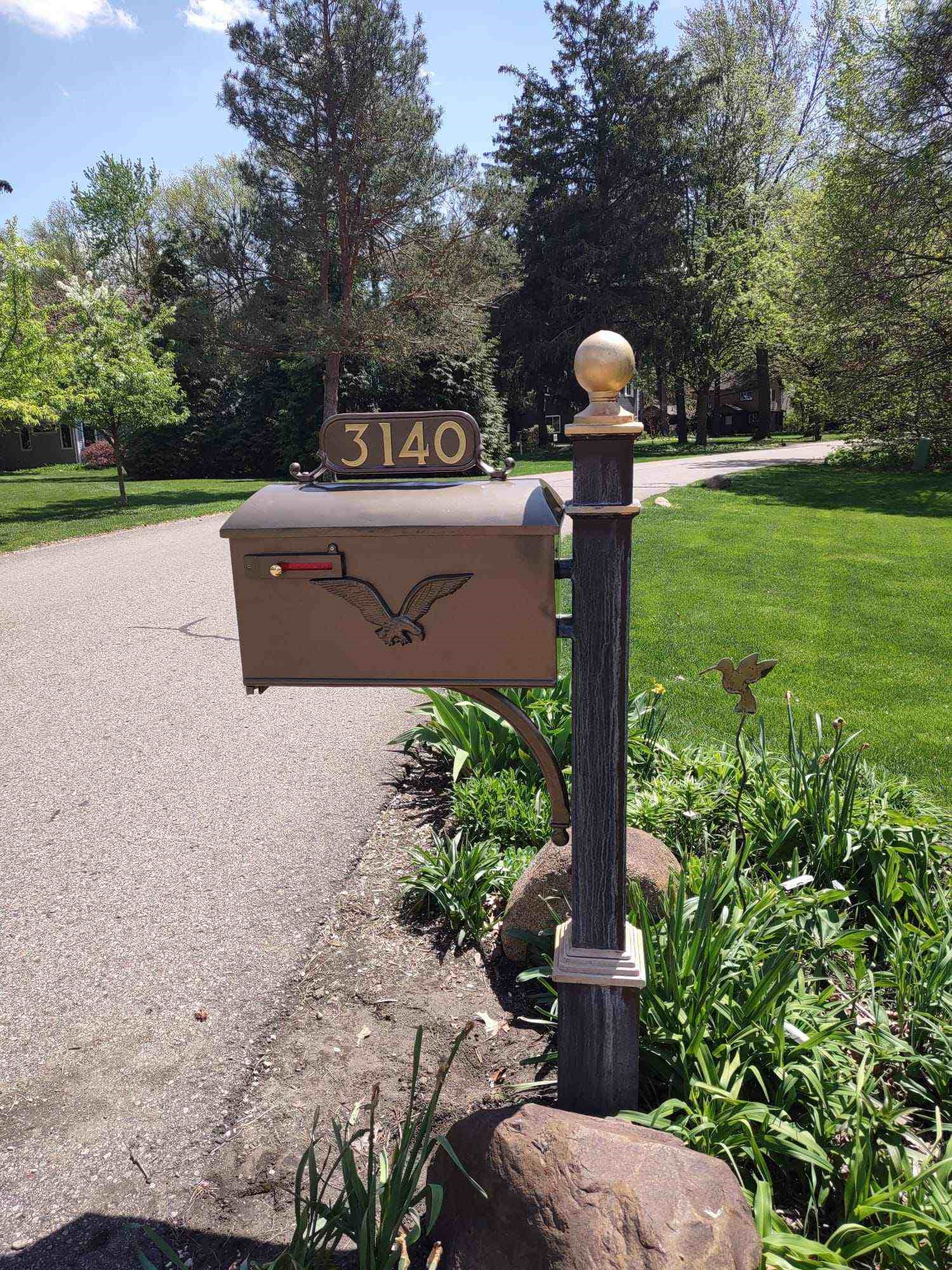 https://acehandyman-dss.ingeniuxondemand.com/Images/Offices/Michigan/West Oakland & Wayne Counties/images/Before and after/Mailbox-Replacement-After.jpg Aluminum Mailbox Replaced in Bloomfield Township, Michigan