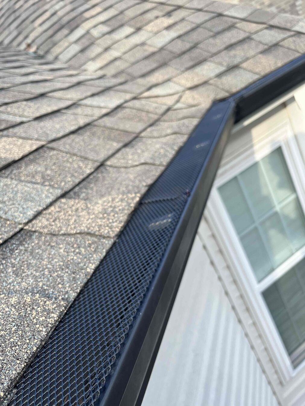 https://acehandyman-dss.ingeniuxondemand.com/Images/Offices/New Jersey/Central Jersey/gutterguards_1_optimized.jpg