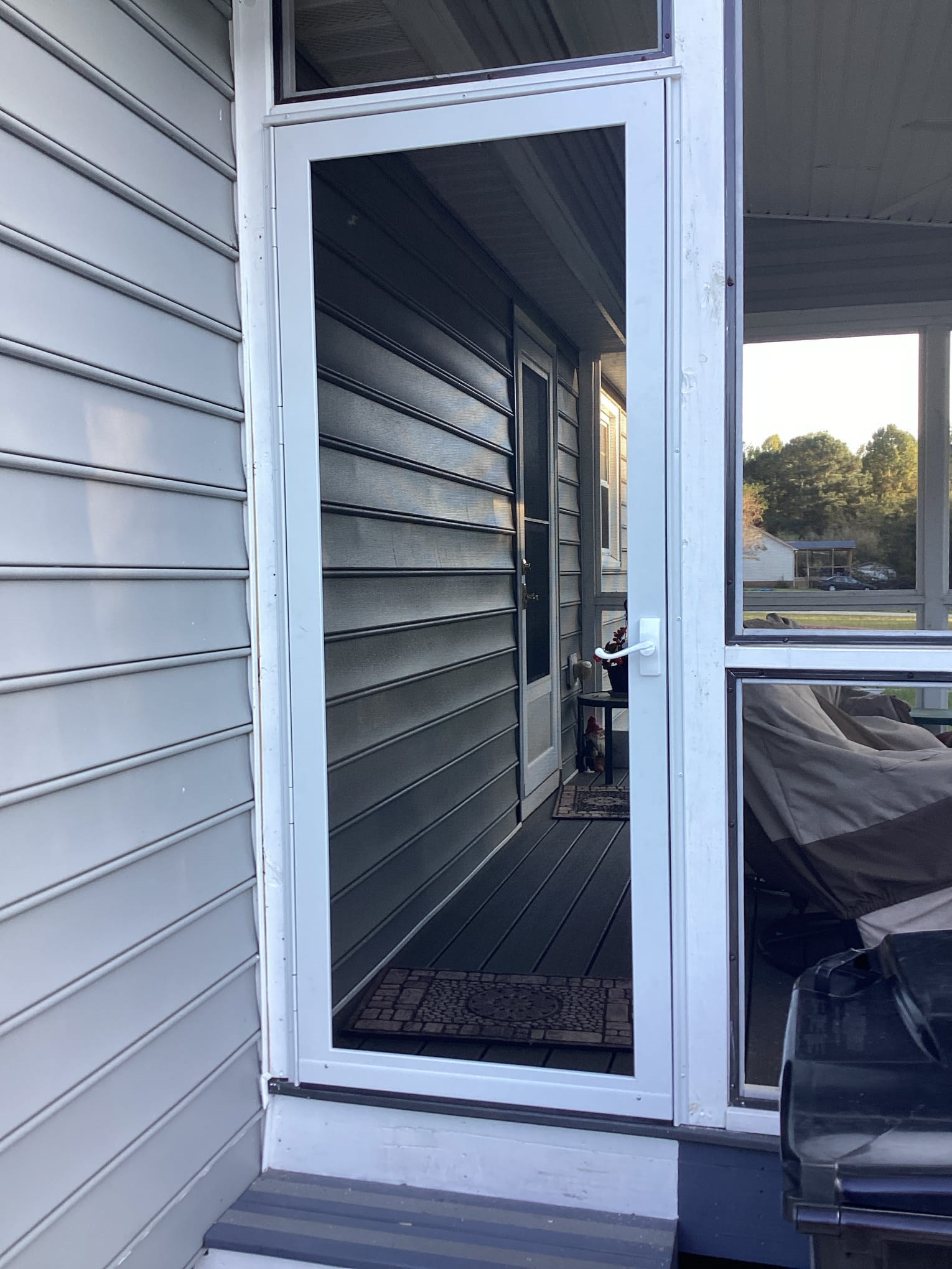 https://acehandyman-dss.ingeniuxondemand.com/Images/Offices/North Carolina/Clayton/23258422-ace-handyman-services--willow-spring-nc-27592-screen-door-replacement-white-screen-door-installation.jpg