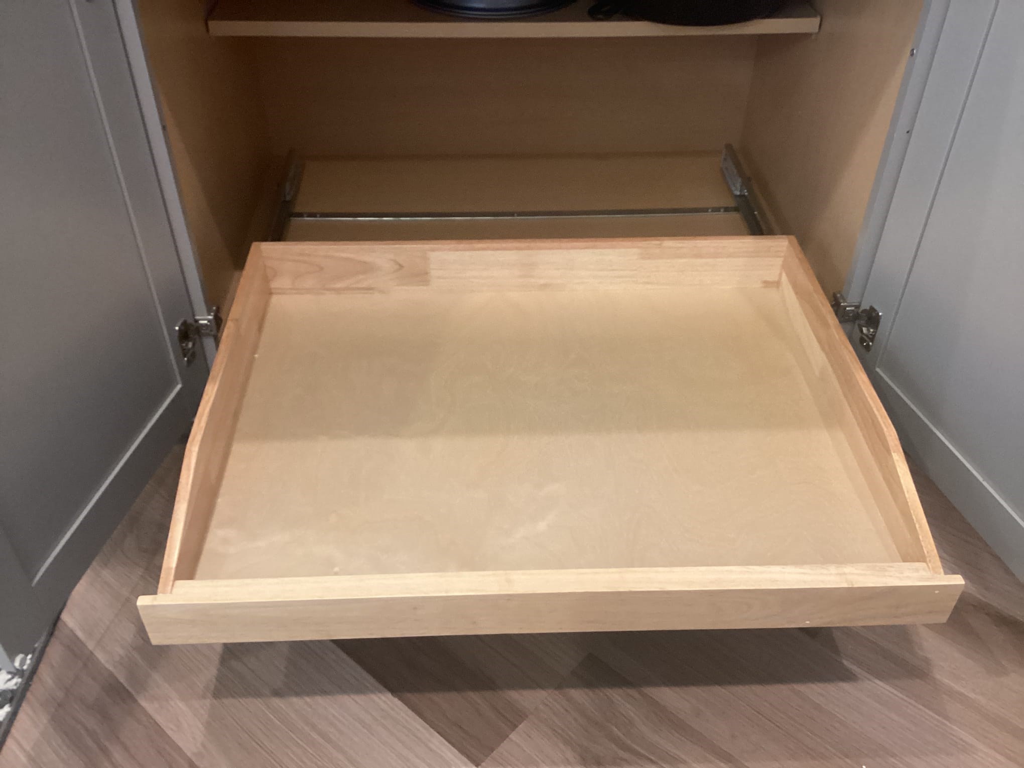https://acehandyman-dss.ingeniuxondemand.com/Images/Offices/North Carolina/Clayton/28728585-ace-handyman-services-clayton-willow-spring-nc-27592-kitchen-drawer-install-pull-out-shelf.jpg Kitchen cabinet drawer with soft close hinges