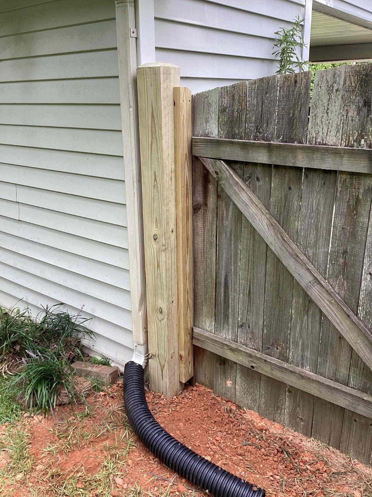 https://acehandyman-dss.ingeniuxondemand.com/Images/Offices/North Carolina/Clayton/36242713-ace-handyman-services-clayton-garner-nc-27529-fence-repair-wood-fence-post.jpg Fence post repair in Clayton NC