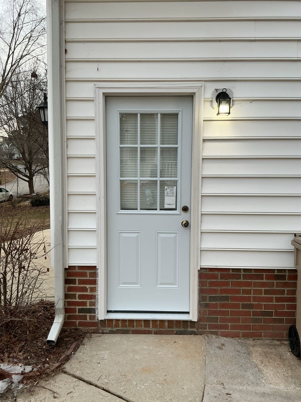 https://acehandyman-dss.ingeniuxondemand.com/Images/Offices/North Carolina/Clayton/40402006-replaced-9-lite-door-new-trim-garner-27529-after.jpg
