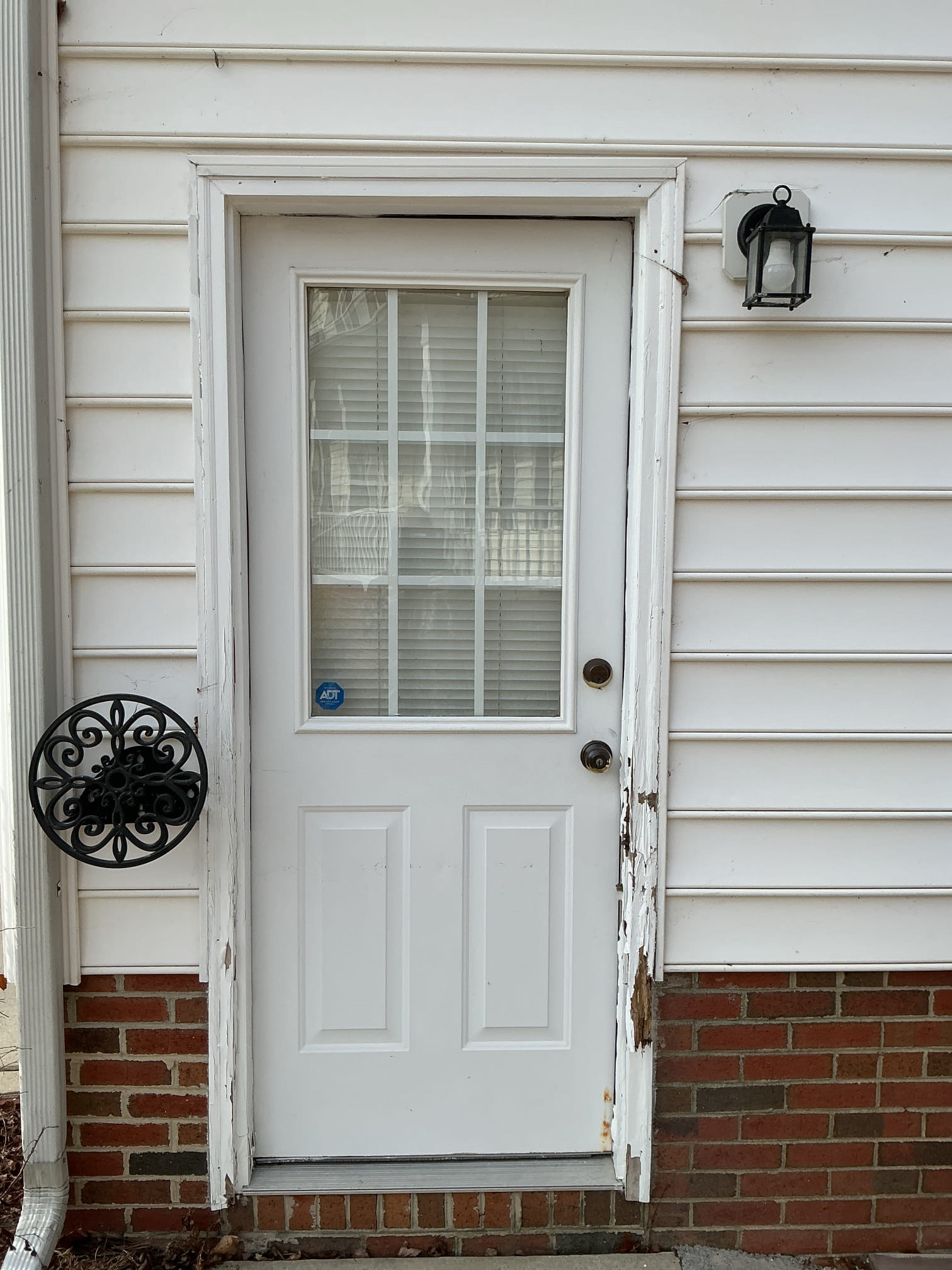 https://acehandyman-dss.ingeniuxondemand.com/Images/Offices/North Carolina/Clayton/40402006-weathered-rot-damaged-trim-door-garner-27529-before.jpg
