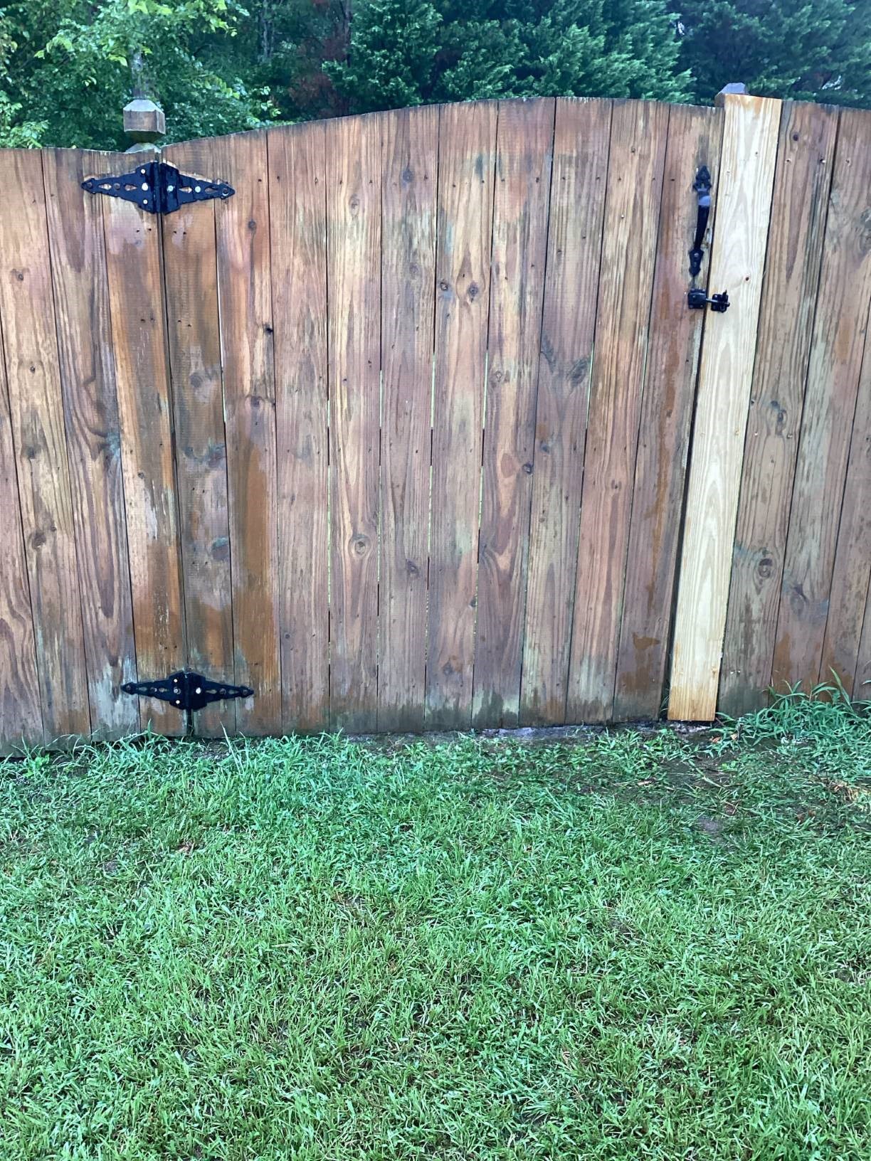 https://acehandyman-dss.ingeniuxondemand.com/Images/Offices/North Carolina/Durham Chapel Hill/18476840-ace-handyman-services-durham-chapel-hill-durham-nc-27713-fence-gate-repair-post-reinforcement-hardware-after.jpg Fence post repair and new gate hardware installed
