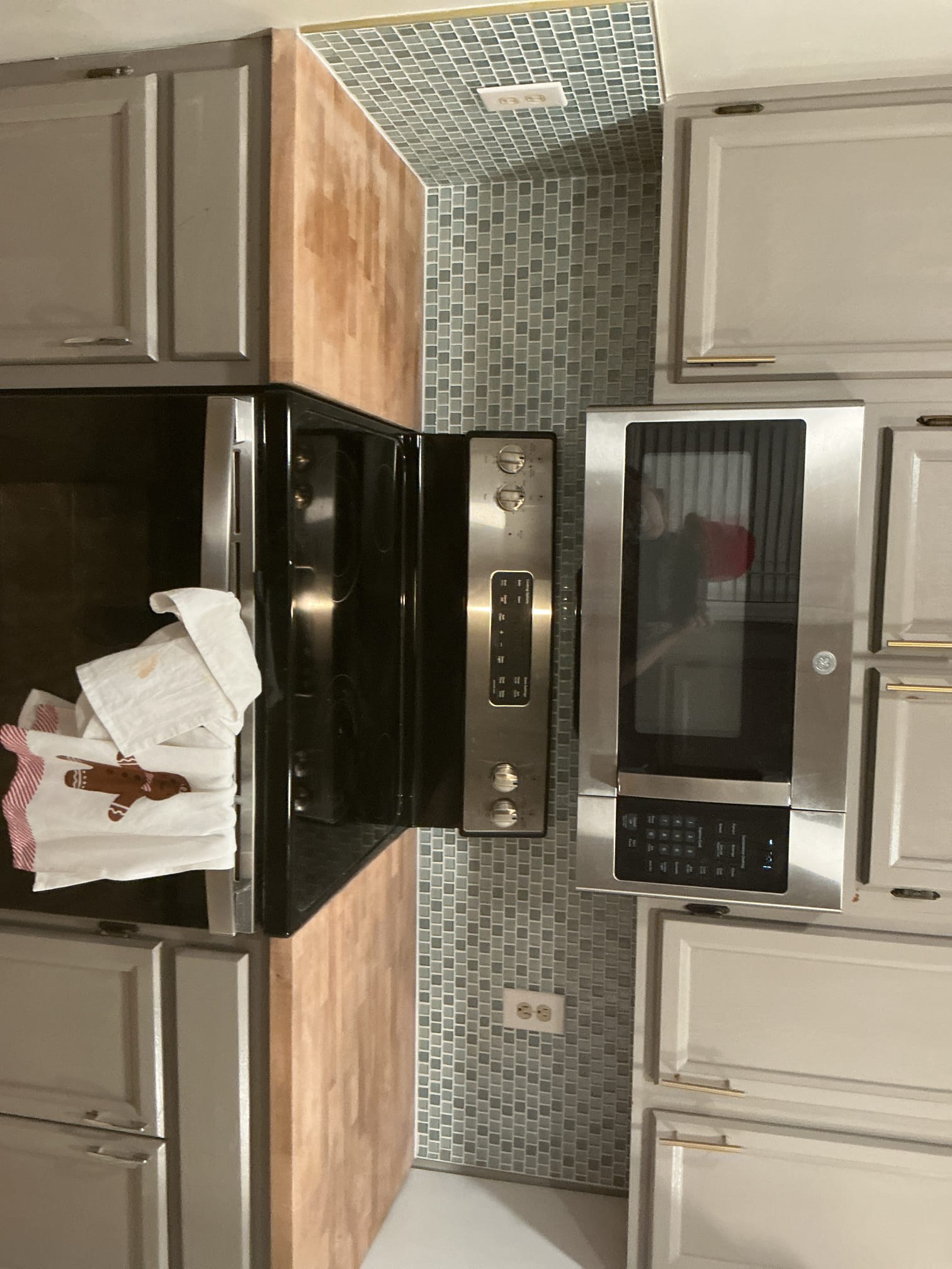 https://acehandyman-dss.ingeniuxondemand.com/Images/Offices/North Carolina/Durham Chapel Hill/38911515-ace-handyman-services-durham-27707-kitchen-backsplash-tile-installation.jpg Completed back splash and butcher block in a Durham NC kitchen