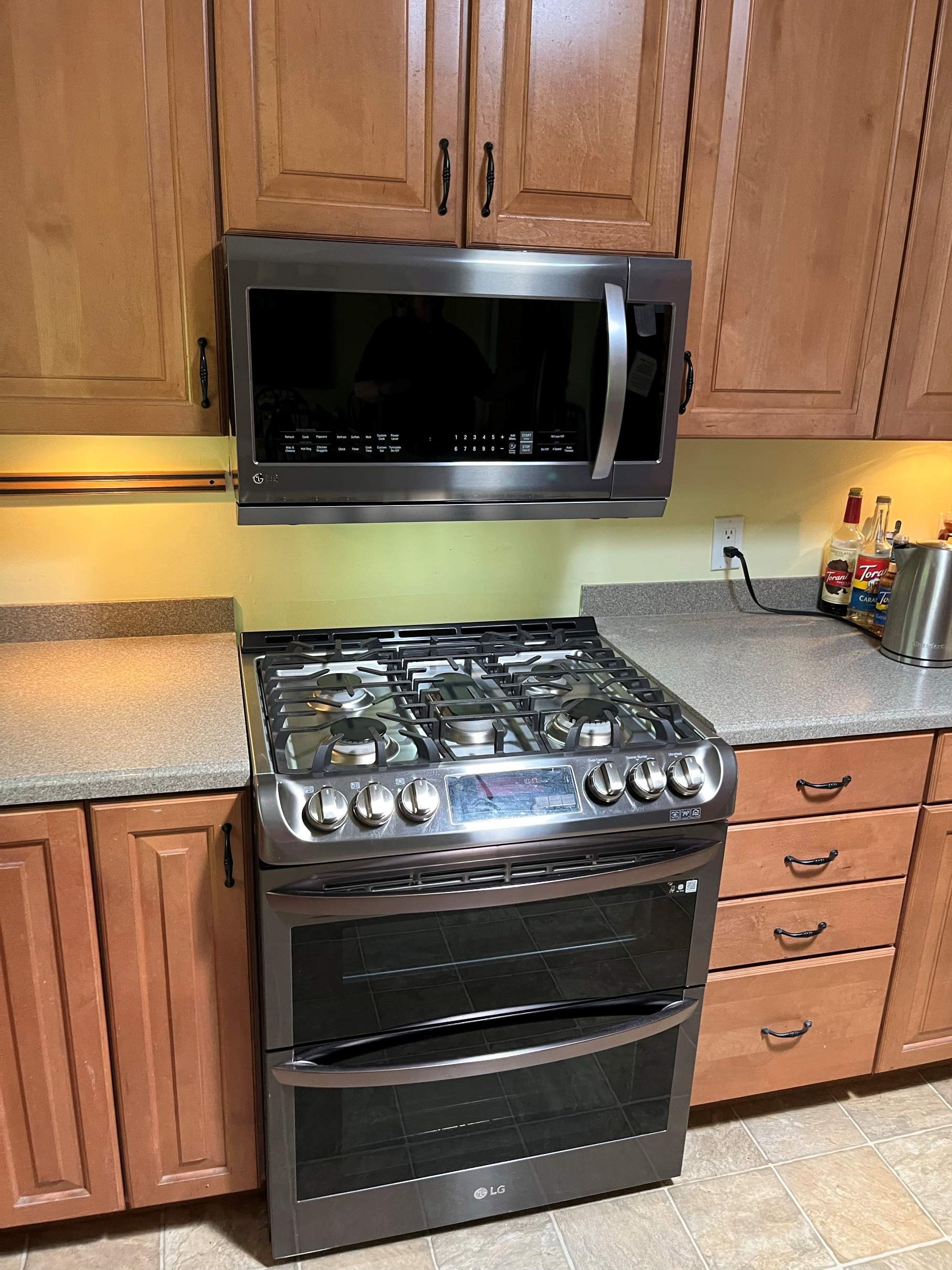 https://acehandyman-dss.ingeniuxondemand.com/Images/Offices/North Carolina/Durham Chapel Hill/ace-handyman-services-durham-chapel-hill-durham-nc-27703-over-range-microwave-install-after.jpg Over-range microwave installation replacing outdated range hood Ace Handyman Services Durham and Chapel Hill NC