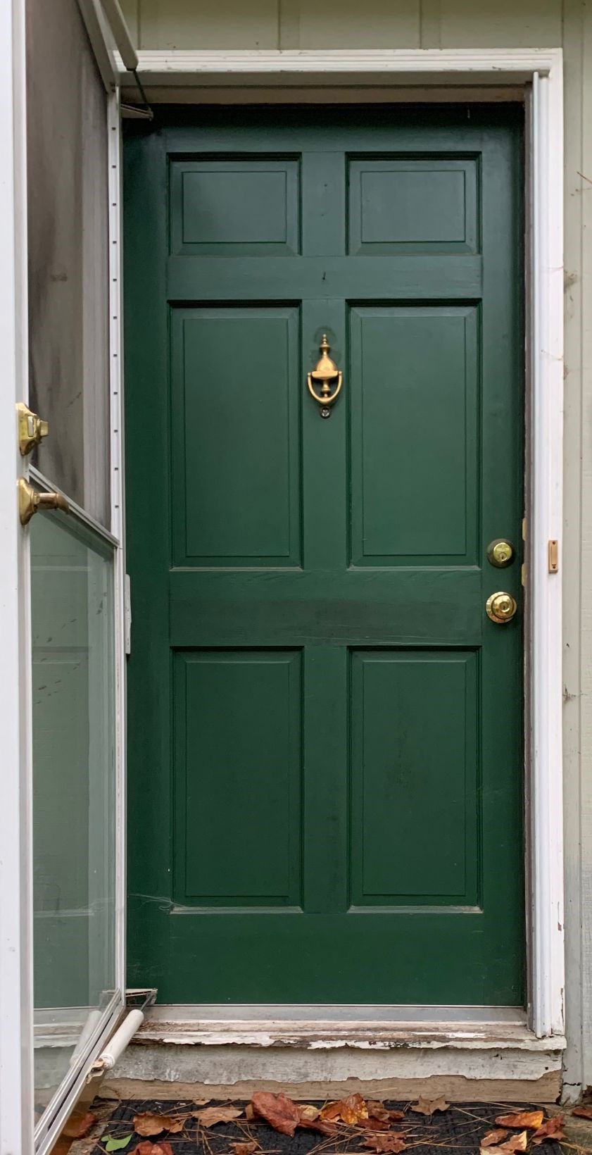 https://acehandyman-dss.ingeniuxondemand.com/Images/Offices/North Carolina/Durham Chapel Hill/weathered-green-door-damaged-threshold-trim-durham-27707-before.jpg