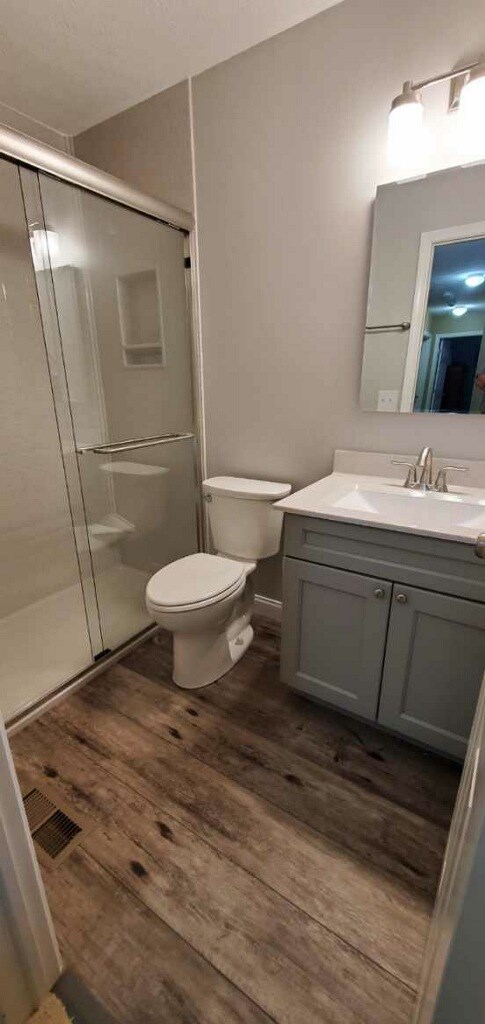 Onyx Collection countertop with single integrated sink