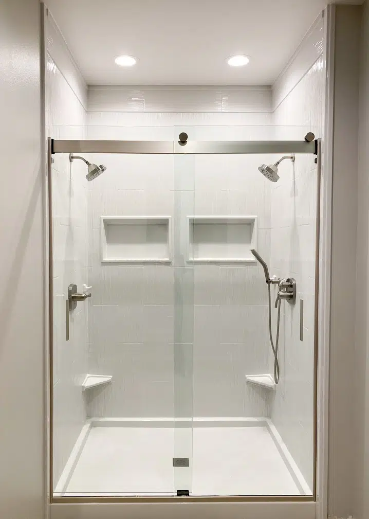 https://acehandyman-dss.ingeniuxondemand.com/Images/Offices/Ohio/Northwest Columbus/images/OW_G_CustomShower6.webp